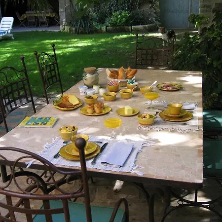 Couette-café Commanderie Templiere De Launac-le-vieux