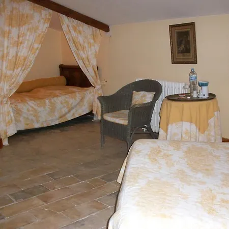 Couette-café Commanderie Templiere De Launac-le-vieux